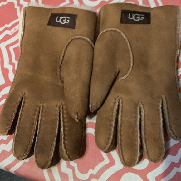 Ugg Winter Gloves **SOLD - Picture 2 of 4